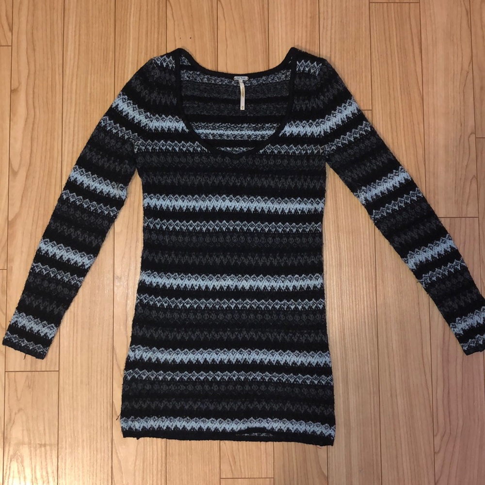 FREE PEOPLE LONG SLEEVE SWEATER